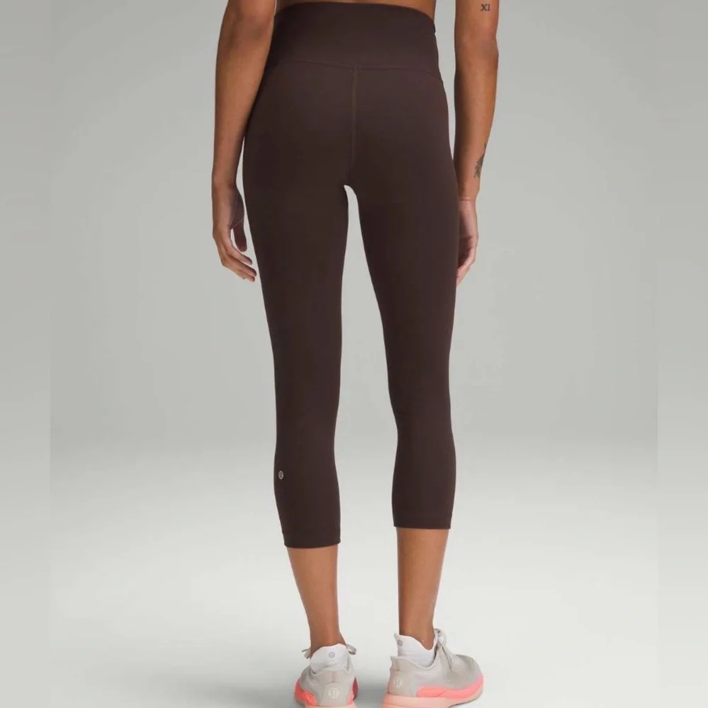 Lululemon Wunder Train High-Rise
Crop 21"
Espresso

- Like New - Picture 4 of 9